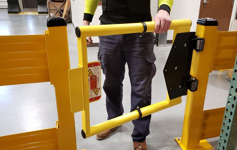 Telescoping Gate 18"-36"